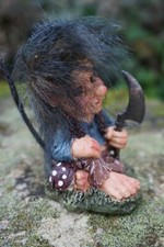 50228 D  KORRIGAN COUTEAU   FIGURINE POILU TROLL NORVEGIEN LUTIN  PIXIES