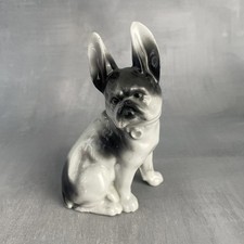 Statuette figurine animal chien assit bouledogue porcelaine allemande Haut.~10cm