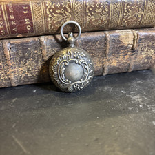 ancien porte louis en metal