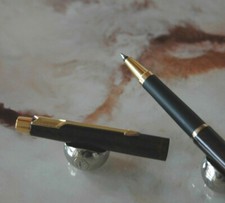 MAGNIFIQUE STYLO ROLLER PARKER