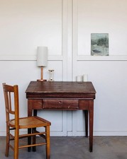 Louise, le pupitre en bois