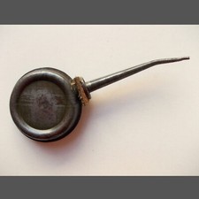 ancienne burette d'huile de