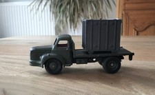 Dinky Toys Berlier 34 Porte Conteneur. Transformation, repeint en kaki.