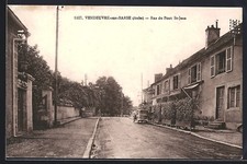 CPA Vendeuvre-sur-Barse, Rue du Pont St-Jean avec maisons et voiture 