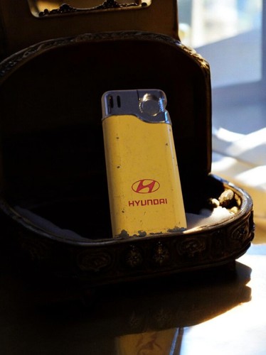 Briquet vintage hyundai jaune - briquet,