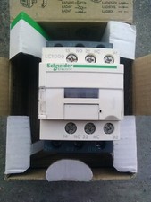 1 contacteur SCHNEIDER