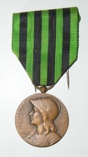 MEDAILLE COMMEMORATIVE DE LA GUERRE 1870 / 1871 - JUS DE GRENIER