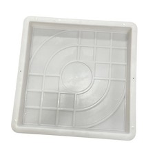 Moule carré en béton et