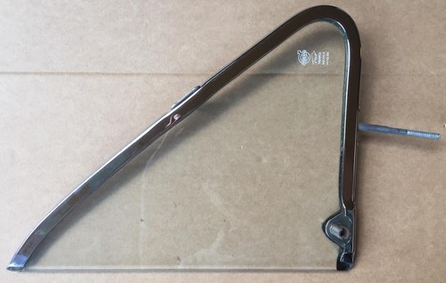 Une vitre déflecteur porte