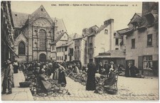 RENNES (35) - Eglise et place St Germain un jour de marché