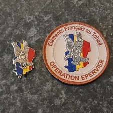 Ensemble d'un insigne en