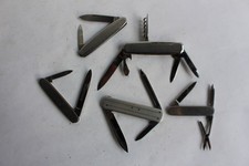 Cinq couteaux de poche