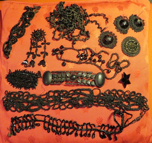 Incrustations broderies perles - incrustations,