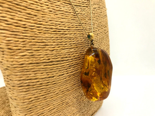 Pendentif ambre avec insecte - ambre,