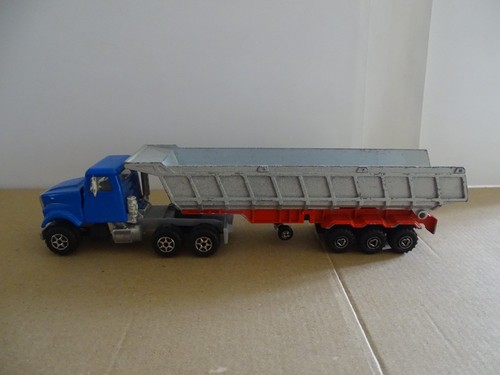 Camion semi remorque - camion, benne