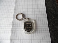 1 porte clés Philips  A P A M