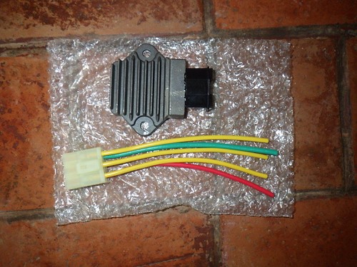 Regulateur fiche honda - +,