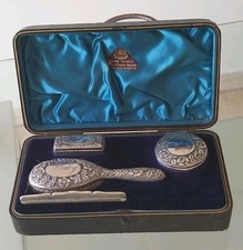 RARE NÉCESSAIRE DE TOILETTE