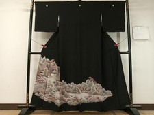 Kimono japonais luxueux noir Tomesode pièce broderie paysage teinture halo