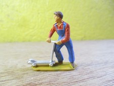 1/43  40mm STARLUX REF 1022 MECANICIEN AVEC CRIC GARAGE DECOR ACCESSOIRE