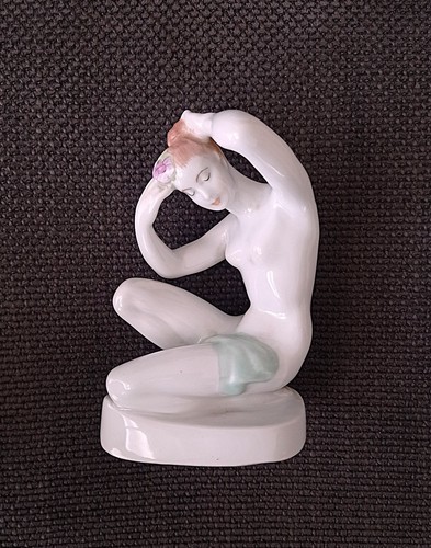Femme toilette vintage - à,