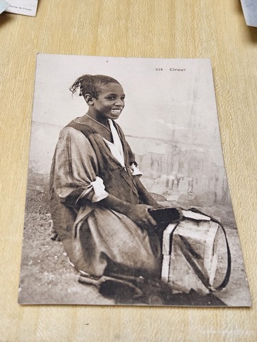 Carte postale représentant - , un