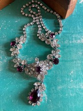 Vintage Collier Style Art