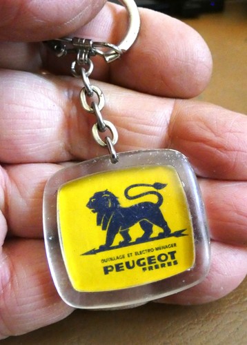 Ancien porte clé peugeot - porte,