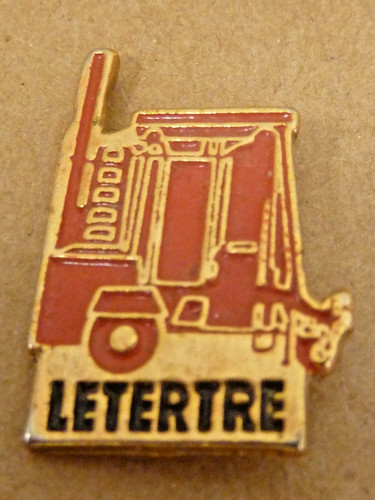 Pin pins badge - pin's, tracteur