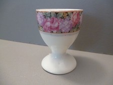 Coquetier ancien en porcelaine