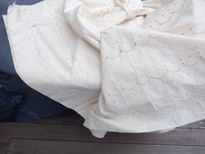 coupon tissus neuf  BRODERIE ANGLAISE beige 5,88 X 1,55