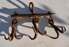 Ancien grappin, cherche-puits en fer forgé. Art populaire