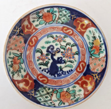 Ancienne petite assiette en porcelaine de Chine peinte.