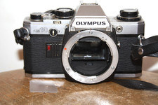 Appareil photo argentique Olympus OM 10 à réparer