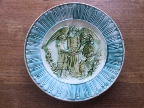 Assiette ancienne barbotine - assiette,