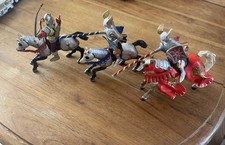 Lot 3 Figurines