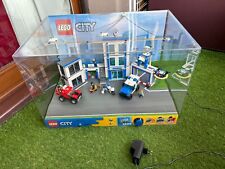Vitrine Publicitaire Lego City 60246 le commissariat de police