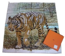 Authentique foulard HERMES