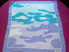 Foulard vintage Daniel Hechter   68 cm x 69 cm