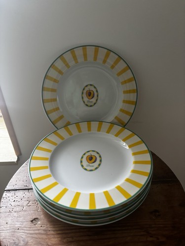 Ensemble assiettes à - de,