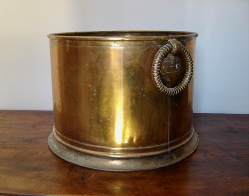 Tres important cache pot - tres,