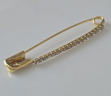 Epingle à nourrice attache