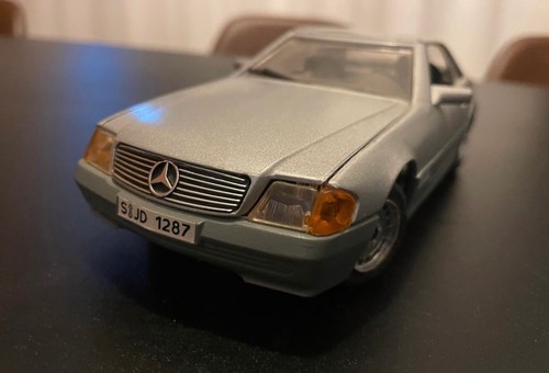 Mercedes miniature majorette - mercedes,