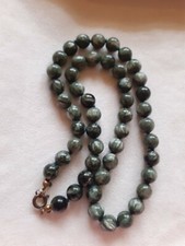 Beau collier mi-long perles rondes en véritable pierre Séraphine - Art et Nature