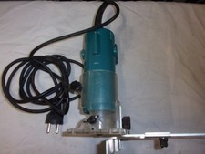 Fraiseuse défonceuse rainureuse affleureuse  MAKITA 3704