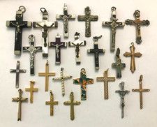 Lot d'anciens pendentifs Croix