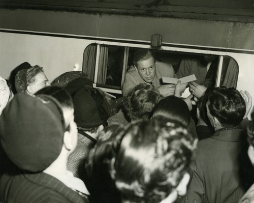 Actor dan duryea signing - dan,