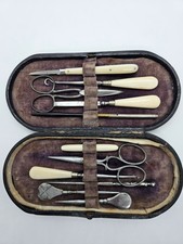 Ancien nécessaire de