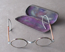 Ancienne paire de lunettes rondes et son boitier en fer du début du XXème siècle