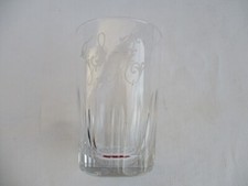 1 Grand verre gobelet en cristal taillé gravé St Louis ? Baccara ?
